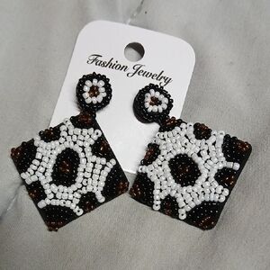 Fashion Jewelry Black and White Beaded Earrings